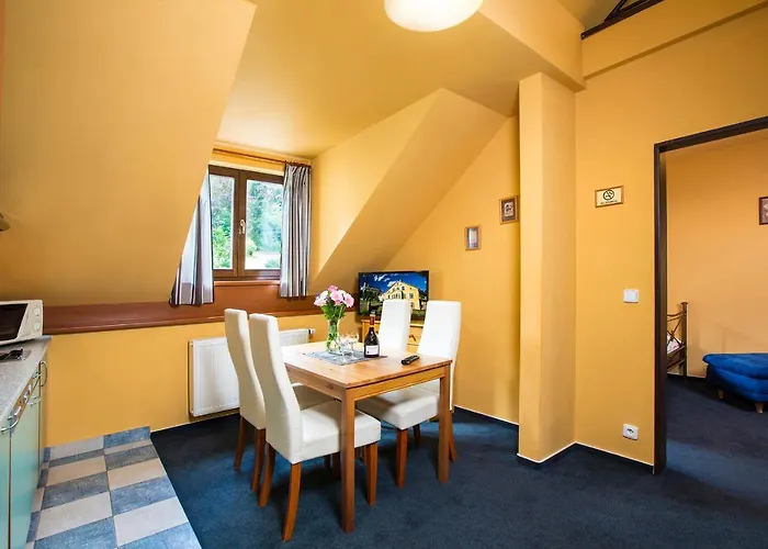 Yellow Ski Apartments