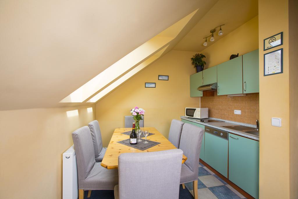 Apartment Yellow *